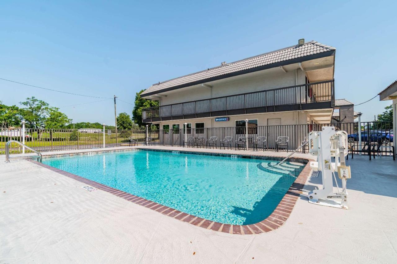 Motel 6 Tampa Near Fairgrounds - Casino Exterior photo