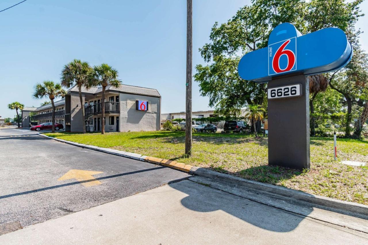 Motel 6 Tampa Near Fairgrounds - Casino Exterior photo