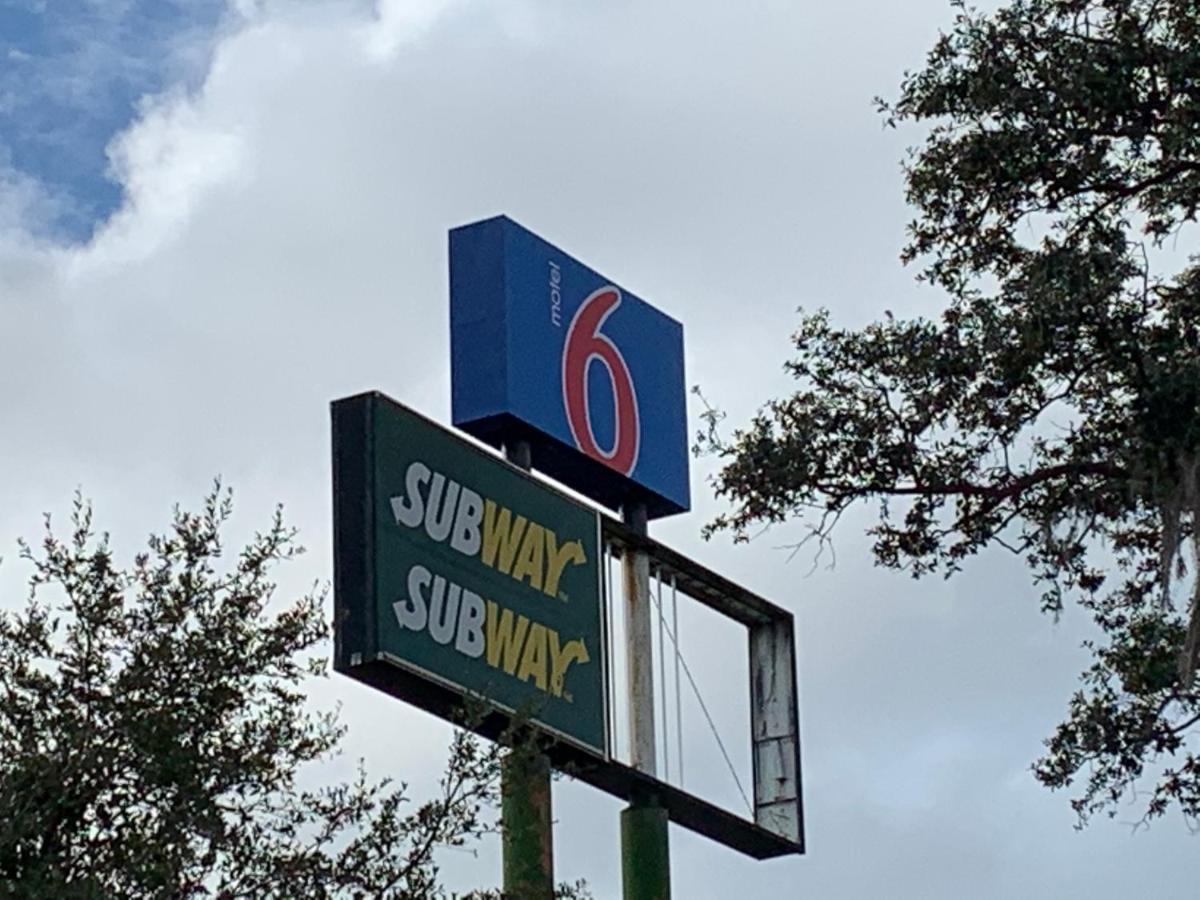 Motel 6 Tampa Near Fairgrounds - Casino Exterior photo